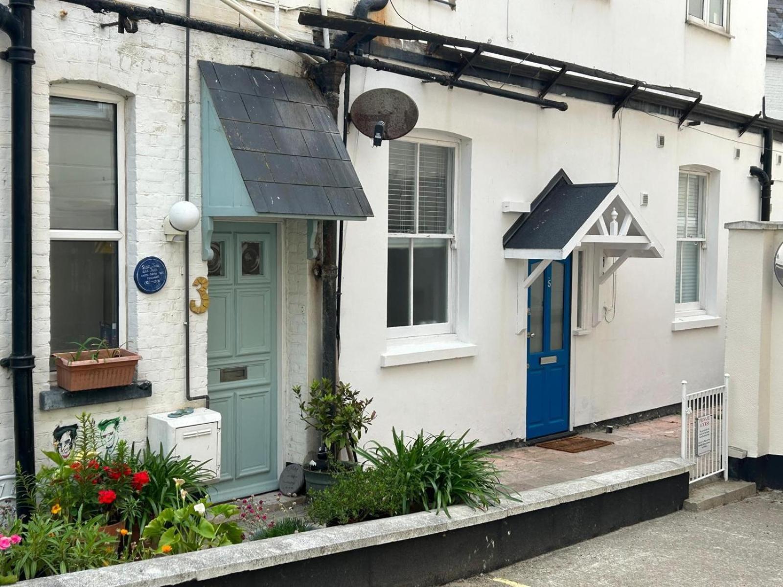Beachside Mews