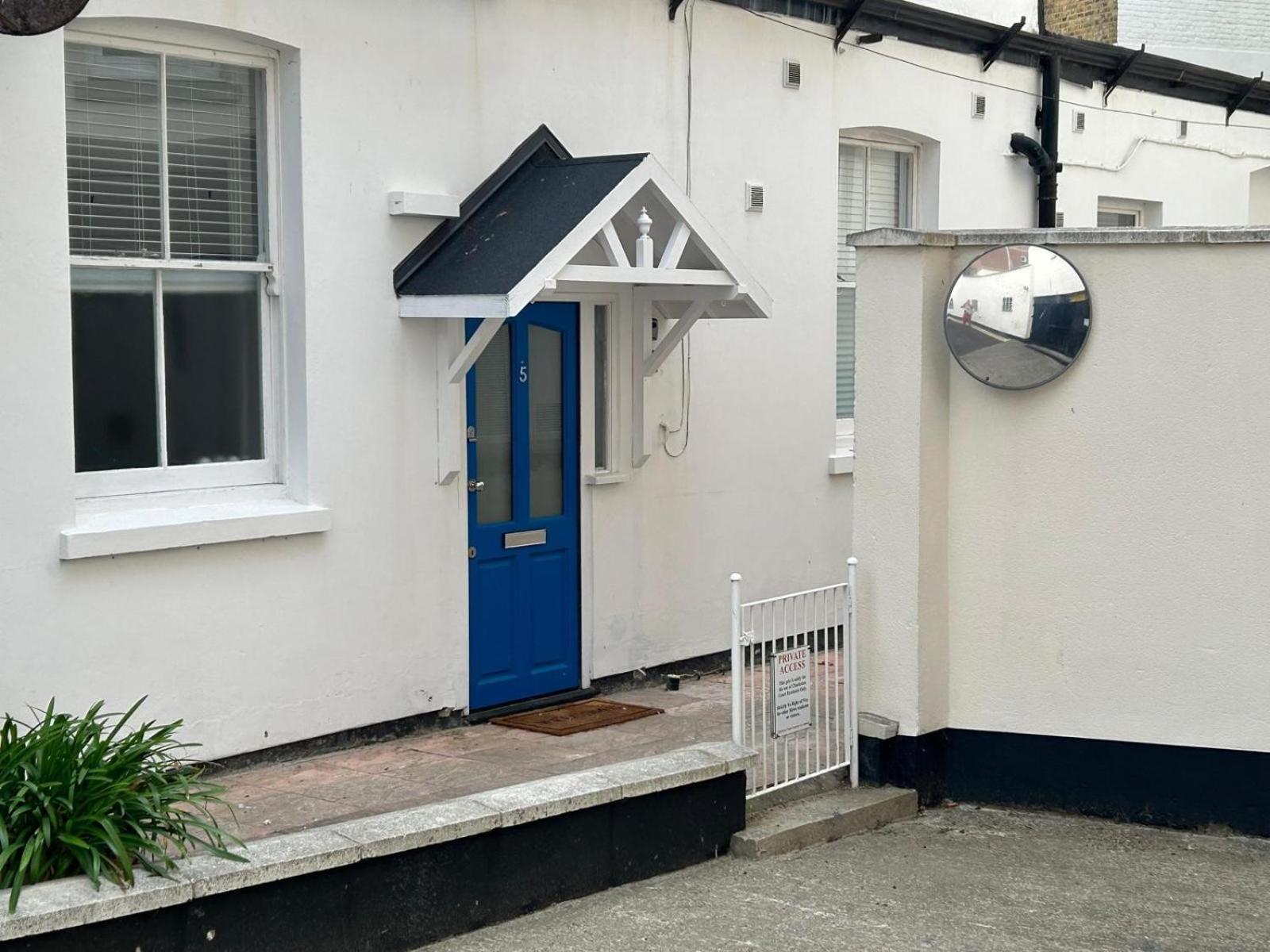 Beachside Mews * Broadstairs
